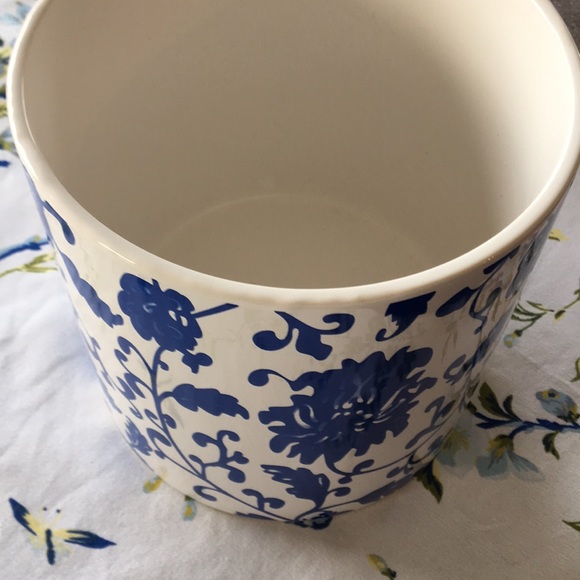 Blue & White Floral Ceramic Flower Planter Crock - Picture 4 of 7